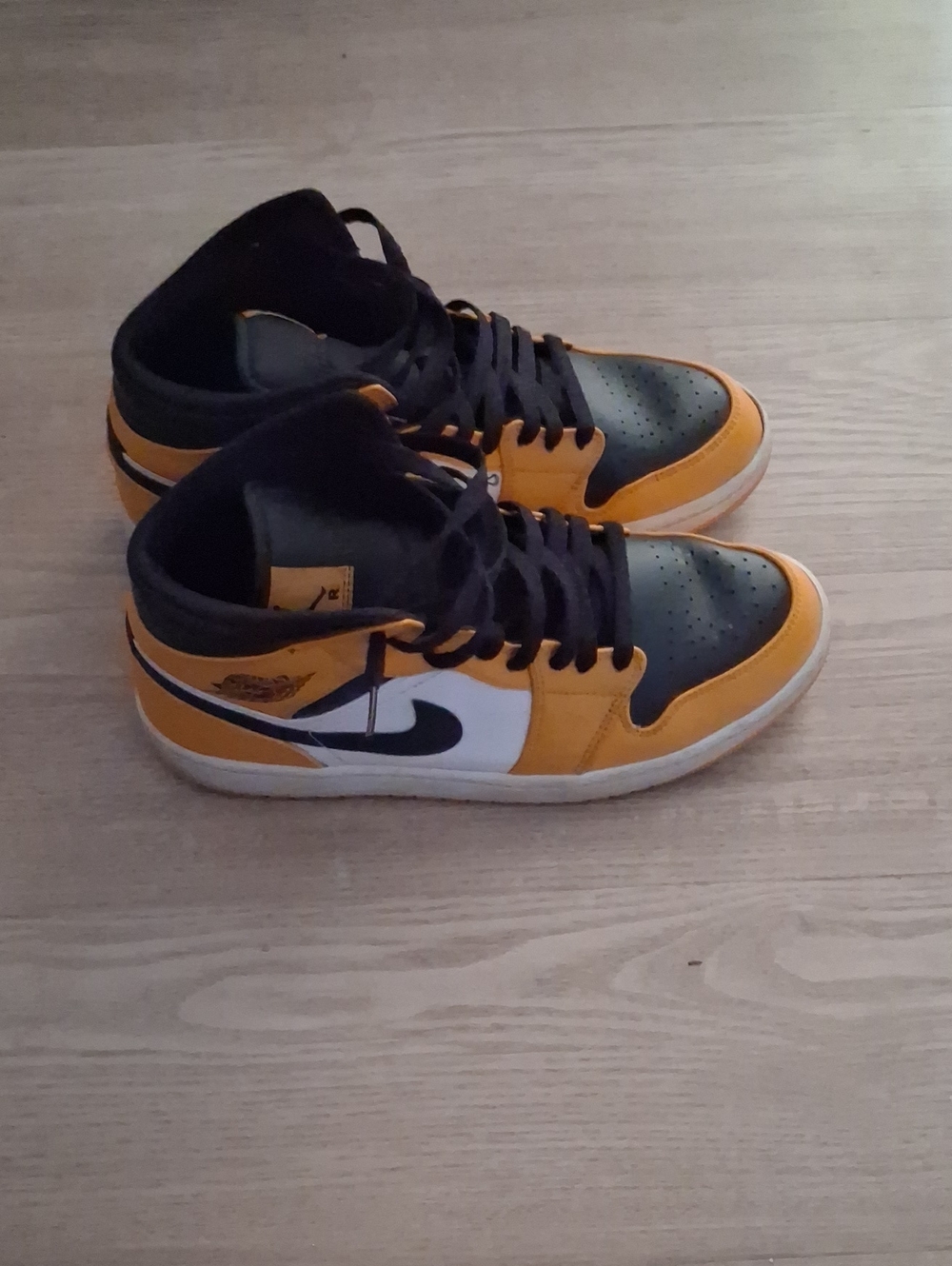 Jordan 1 Mid "Taxi Reverse Yellow Toe"